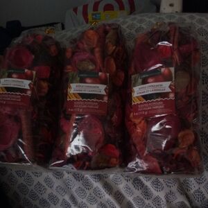 Cinnamon scented leafs for decor